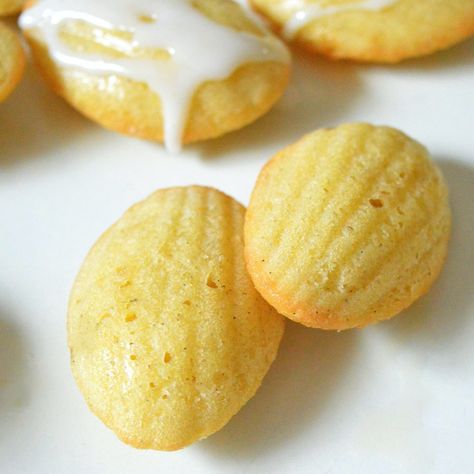 Eggless Madeleines – 2 Bliss of Baking Friands Recipe, Madelines Recipe, Madeline Cookies, Madeleine Recipe, French Recipe, Best Baking, Bakery Menu, Eggless Recipes, Small Cakes