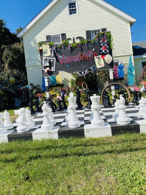 Outdoor Display, Halloween Outdoor, Outdoor Halloween, Alice In Wonderland, Halloween