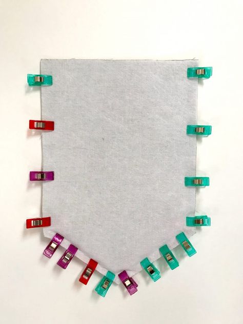 Diy Pin Holder Display, Pin Banner Diy, Diy Enamel Pin Display, Pin Display Ideas Diy, Diy Pin Display, Canvas Sewing Projects, Pin Collection Display Diy, Badge Display Ideas, Enamel Pin Display Ideas