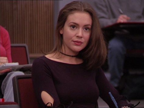 Phoebe Charmed, Alyssa Milano Charmed, Phoebe Halliwell, Kickass Women, Charmed Tv Show, Charmed Tv, Charmed Sisters, 90s Fits, Makeup Clothes