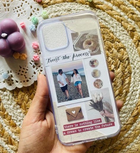 Customised Phone Case Aesthetic, Mobile Case Diy, Diy Resin Phone Case, Homemade Phone Cases, Bff Phone Cases, Friends Phone Case, Phone Case Diy Paint, Diy Phone Case Design, Vintage Phone Case