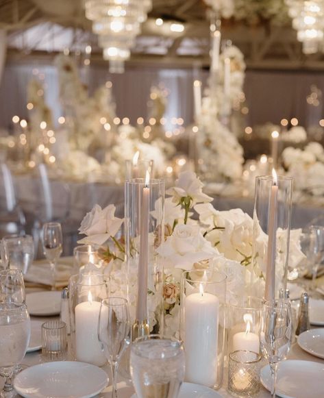 Neutral Vintage Wedding, Modern Neutral Wedding Decor, Neutral Reception Decor, Wedding Decor Champagne Color, Elegant Neutral Wedding Decor, White Beige Wedding Decor, Dessert Table Florals, Wedding Decoration Champagne Color, Cream White Wedding Theme