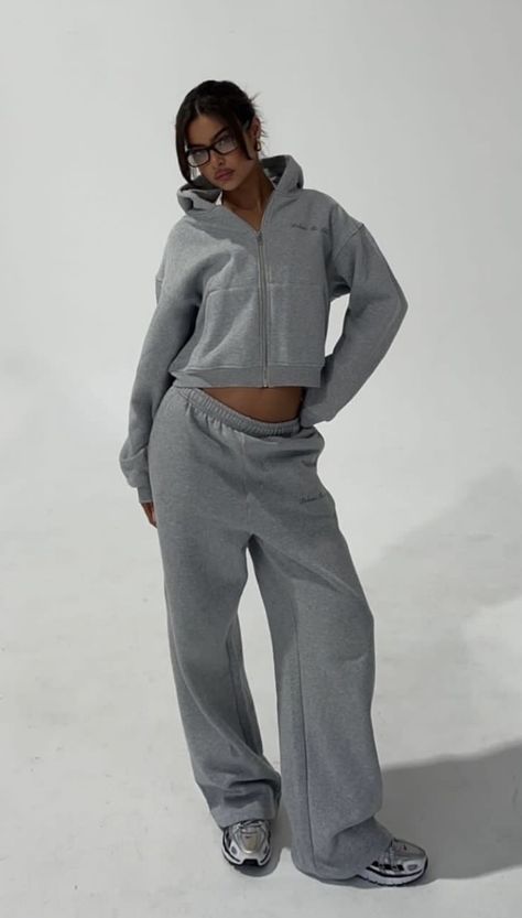 Gray Tracksuit Outfit Women, Grey Sweats Aesthetic, Sweatsuit Design, Sweat Set Aesthetic, White Sweatsuit Outfits Women, Gray Sweatshirt, Sweatsuit Aesthetic, Grey Tracksuit Outfit Women, Sweatsuit Outfits Women