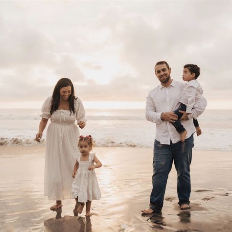 Happy December, all! Still in my attitude of gratitude over here...and today I'm feeling so extremely grateful for families who come back year after year. This is the third time I've had the pleasure of photographing this family, and I ALWAYS have the best time with them! #lifestylephotographer #carlsbadphotographer #oceansidephotographer #sandiegophotographer #socalfamilyphotographer #familyphotos #encinitasca #childhood My Attitude, Happy December, Attitude Of Gratitude, Lifestyle Photographer, Family Photographer, Come Back, Family Photos, Gratitude, Photographer