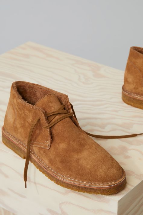 Desert Shoes, Mens Suede Boots, Clarks Desert Boot, Gents Shoes, Boots Outfit Men, Suede Chukka Boots, Mens Boots Casual, Chukka Boots Men, Fashionable Snow Boots