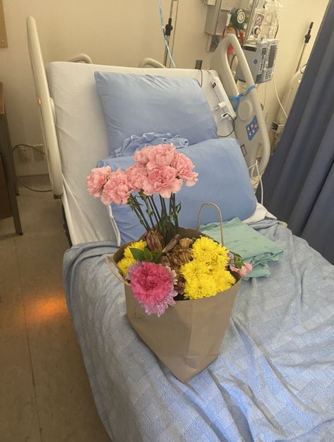 Dubai Hospital Snapchat, Leaving Hospital Pictures, Flowers In Hospital Room, Flowers In Hospital, Hospital Flowers, Leaving The Hospital, Birth Celebration, Bridal Chura, Hospital Room