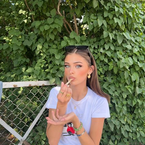 Minna Rosa Weber | some shots from me and idas ice cream run today | Instagram Hairstyles Tutorial, Casual Outfits For Teens, Spring Hairstyles, Curly Hair Care, Insta Stories, Women's Casual Style, Curly Hair Tips, Instagram Inspo, Casual Summer Outfit