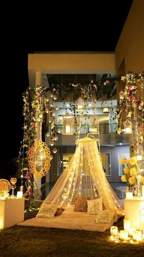 10 Post Lockdown Intimate Wedding Decor Ideas | Mehendi Decor Ideas, Decoration Birthday Party, Desi Wedding Decor, Luxury Wedding Decor, Mehndi Decor, Beautiful Wedding Decorations, Wedding Backdrop Decorations, Tent Decorations, Bride Poses