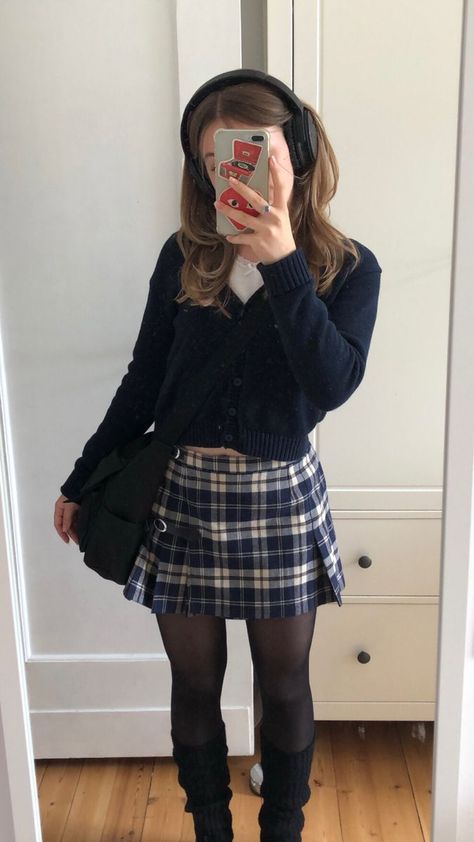 90s Outfits Preppy, Coquette Black Skirt Outfit, Brandy Jacket Outfit, Book Girl Outfits Aesthetic, Skirt Outfits Girly, Dowmtown Girl Oufits, Music Student Aesthetic Outfit, What To Wear To Six The Musical, Prep School Aesthetic Outfit