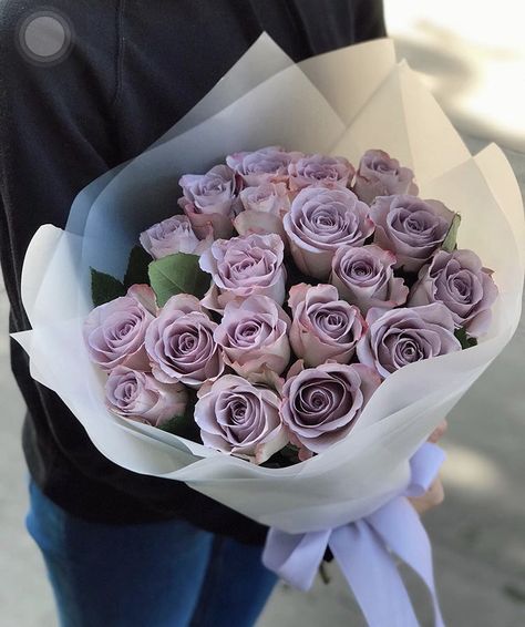 Lilac Roses Bouquet, Lavender Roses Aesthetic, Purple Flower Bouquet Aesthetic, Lavender Roses Bouquet, Purple Roses Bouquet, Light Purple Roses, Lavender Rose Bouquet, Purple Rose Bouquet, Wedding Cards Images