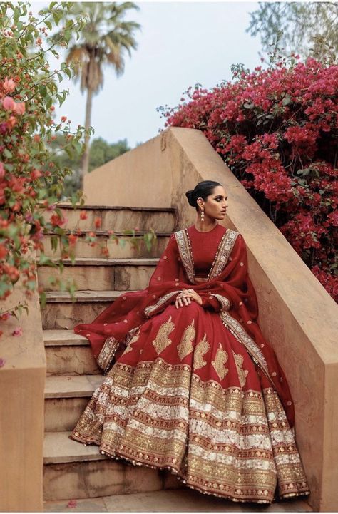 Red Indian Wedding, Red Bridal Lehenga, Indian Wedding Dresses, Lehenga Bridal, Latest Bridal Lehenga, Indian Outfits Lehenga, Wedding Lehenga Designs, Indian Bride Outfits, Red Indian