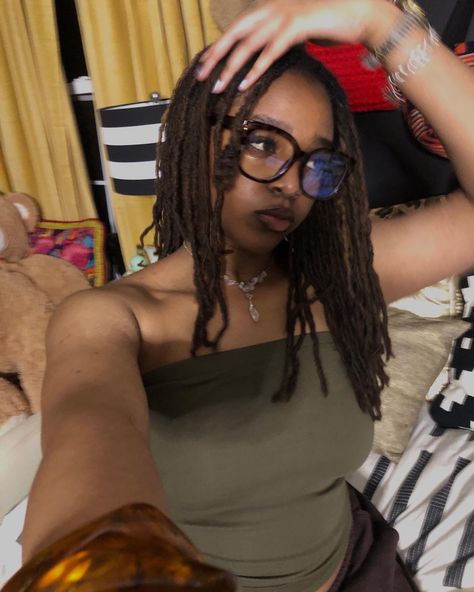 Halle Locs, Locs Vision Board, Loc Girl Aesthetic Outfits, Loc Baddie Aesthetic, Loc Girl Aesthetic, 4c Natural Hairstyles Short, Black Girls With Locs Aesthetic, 4c Natural Hair, Dreadlock Styles