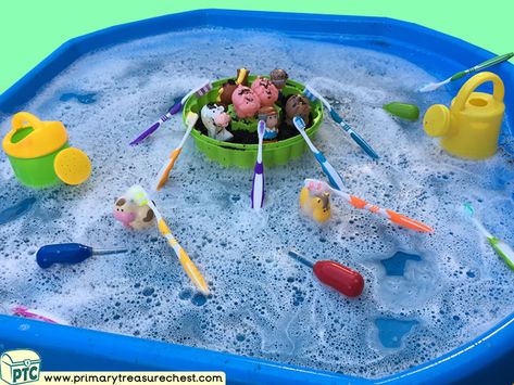 Water Tuff Tray Activities, Tuff Tray Ideas 15 Months, Messy Tough Tray Ideas, Outdoor Activities Early Years, Early Years Water Tray Ideas, Farm Tough Tray Ideas, Back To Nursery Activities, Nursery Water Tray Ideas, Water Tray Ideas Preschool