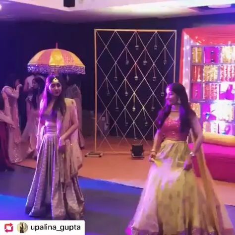 Choreography Ideas, Gown Lehenga, Wedding Choreography, Indian Wedding Songs, Wedding Dance Choreography, Simple Dance, Wedding Dance Songs, Wedding Dance Video, Indian Wedding Video