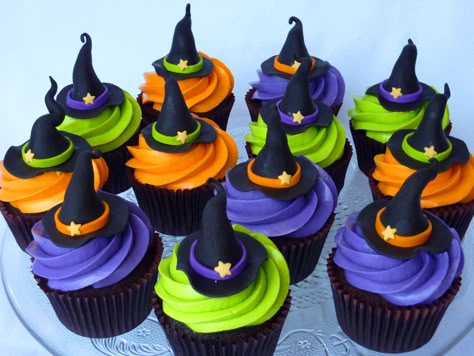 Halloween Birthday Cupcakes For Kids, Witch Hat Cupcakes, Halloween Cake Design, Galletas Halloween, Hat Cupcakes, Pasteles Halloween, Scary Cakes, Halloween Food Crafts, Witch Cupcakes