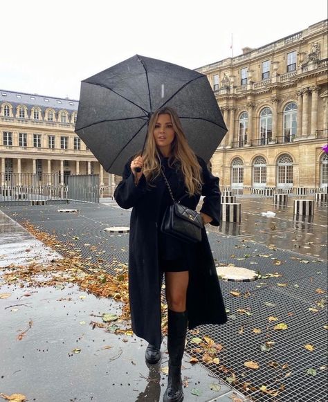 Umbrella Outfit, Cozy Rainy Day Outfit, Rainy Day Outfit Ideas, Rainy Outfit, Rainy Day Outfits, Cozy Rainy Day, Gloomy Weather, Preppy Fall Outfits, Rainy Day Fashion