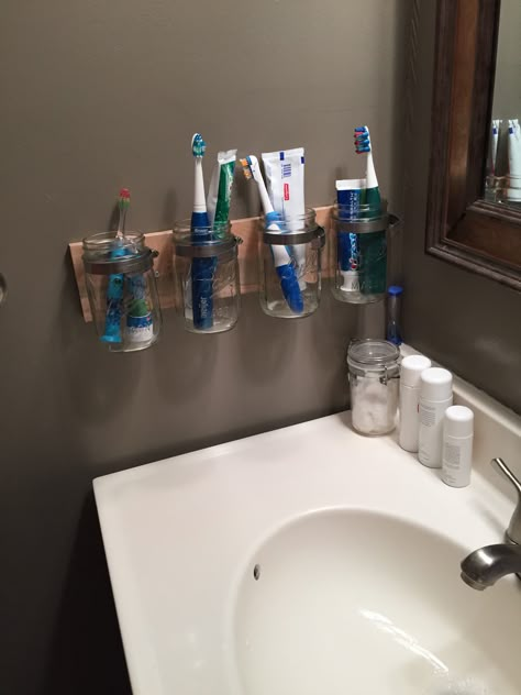 Small Bathroom Toothbrush Storage, Plunger And Toilet Brush Storage, Organizing Toothbrushes, Toothbrush Storage Ideas, Bathroom Decor Themes, Small Wood Crafts, Bathroom Hacks, Small Bathroom Organization, Toothbrush Storage