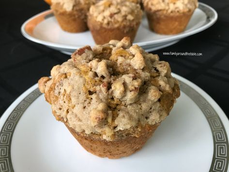 Jumbo Pumpkin Spice Muffins with Streusel Topping Streusel Topping For Muffins, Muffins With Streusel Topping, Pumpkin Streusel Muffins, Chicken Stuffing Casserole, Chicken Stuffing, Dutch Apple Pie, Spice Muffins, Stuffing Casserole, Pumpkin Spice Muffins