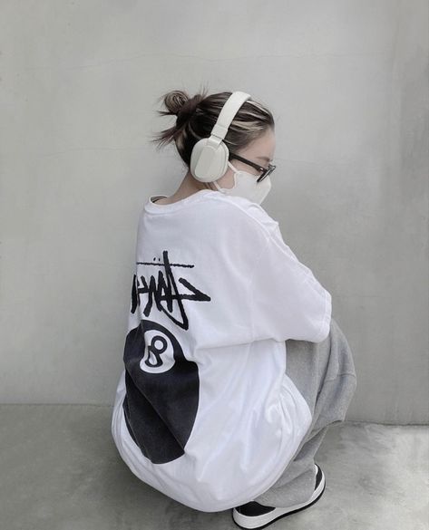 Stussy Outfits Woman, Stussy Hoodie Outfit Women, Stussy Tee Outfit, Stussy Shirt Outfit Women, Stussy White Tshirt, Cool Shirt Designs, Iphone Photo App, Tee Outfit, Aesthetic Bedroom