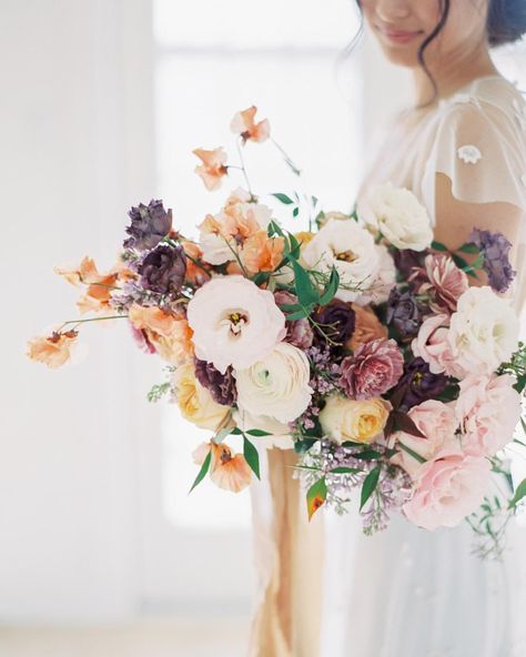 Happy Sunday!! I’ve really loved these slower months (and you guys, I have taken full advantage and have done pretty much NOTHING), but I’m… Color Theory Design, Lilac Wedding Flowers, Bridal Bouquet Peach, Peach Wedding Colors, Lilac Garden, Romantic Wedding Style, Green Wedding Flowers, Southwest Wedding, Country Theme Wedding