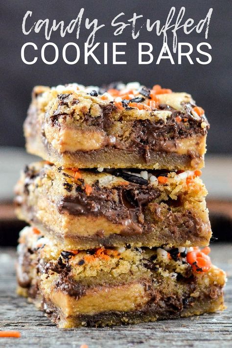 Halloween Dessert Bars, Candy Cookie Bars, Halloween Candy Recipes, Halloween Candy Bar, Candy Bar Cookies, Gooey Chocolate Chip Cookies, Candy Cookie, Duncan Hines, Delicious Cookie Recipes