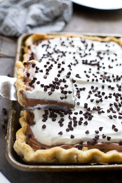 French Silk Slab Pie - Cooking for Keeps Easy Blueberry Pie, Slab Pie Recipes, Silk Pie, Pastas Recipes, Slab Pie, French Silk, Chocolate Filling, Recipes To Make, Desserts Recipes