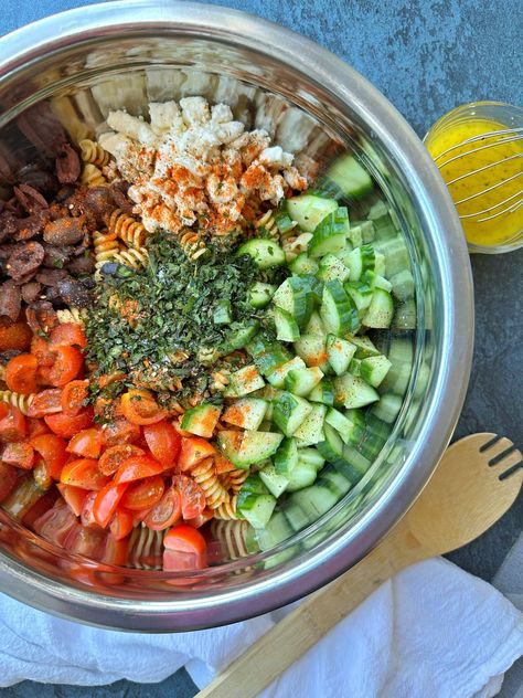 High-Protein Mediterranean Pasta Salad Mediterranean Diet Pasta, Protein Pasta Salad, Homemade Instant Oatmeal, Vegetarian High Protein, Mediterranean Pasta Salad, Eat Cheap, Vegetarian Pasta Salad, Healthy Pasta Salad Recipes, High Protein Pasta