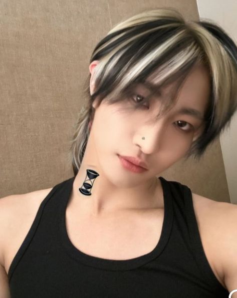 Ateez Hairstyle Inspiration, Kpop Idols Oreo Hair, Ateez Mingi Oreo Hair, Ateez Hairstyle, Oreo Hair Kpop, Seonghwa Hair, Seonghwa Fanart, Ateez Freebies, Oreo Hair