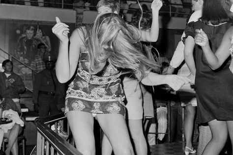 Sunset Strip Los Angeles, Marcia Brady, Whiskey A Go Go, Go Go Dancing, 60s Fashion Vintage, Go-go Girls, Whisky A Go Go, Future Games, Gogo Dancer