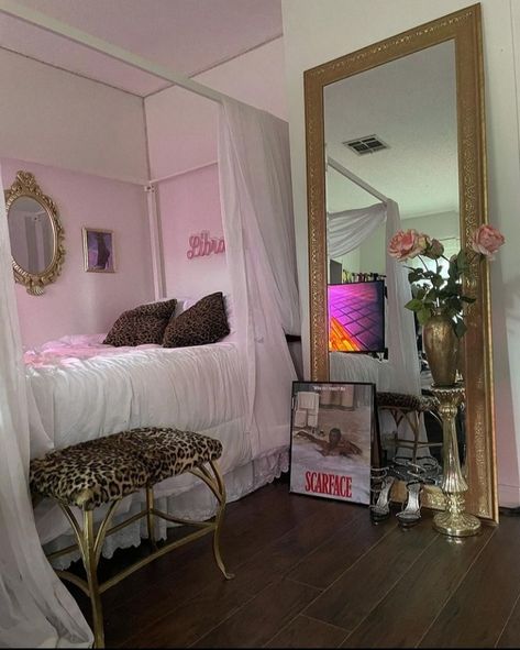 Aesthetic Dorm Room, Dorm Room Inspo, Dream Apartment Decor, Dorm Room Inspiration, Room Redesign, Girly Room, So Satisfying, Redecorate Bedroom, Dream House Rooms