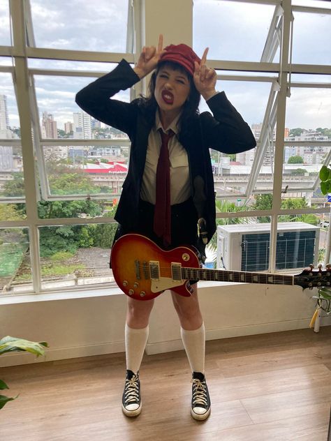 easy halloween costume Rock And Roll Costume Ideas, Ac/dc Outfit, Musician Halloween Costume Ideas, Acdc Costume, Band Halloween Costumes, Rock Halloween Costumes, Rockstar Halloween Costume, Rock And Roll Costume, Rocker Costume