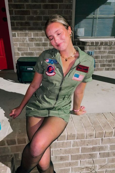 The hottest college Halloween costumes for girls Army Halloween Costumes, Blonde Halloween Costumes, Classic Halloween Costumes, Halloween Coustumes, Hot Halloween Outfits, Pretty Halloween Costumes, Duo Halloween Costumes, Couples Halloween Outfits, Holloween Costume