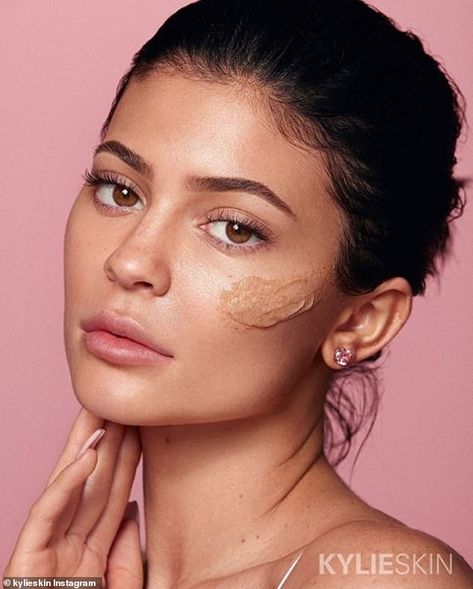 Kylie Jenner News, Kendall Jenner Makeup, Kardashian Makeup, Kim Kardashian Makeup, Celebrity Skin Care, Estilo Kylie Jenner, Kylie Skin, Jenner Makeup, Kylie Jenner Makeup