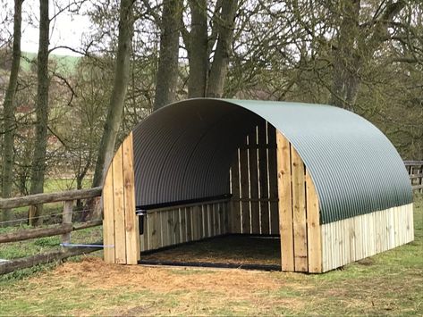 Sheep Shelter, Horse Stables Design, Sheep House, Field Shelters, Goat Shed, Livestock Shelter, Homesteading Animals, Horse Barn Ideas Stables, Goat House