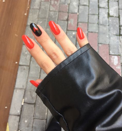 #red #black #blackandred #blacknails #nailart #heart #heartnailart Red Nails And Black Design, Red Nails With Black Heart, Black And Red Valentines Nails, Black And Red Nails, Red Matte Nails, Short Oval Nails, Black Gel Nails, Hoco Nails, San Valentine