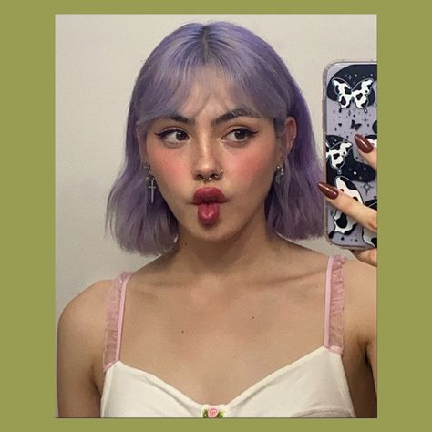 Lavender Hair Outfits, Light Purple Short Hair, Lavender Short Hair, Hair Dye Ideas Purple, 2 Color Hair Dye Ideas, 2 Color Hair, Lavender Bob, Short Lavender Hair, Short Purple Hair