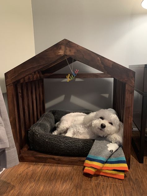 Custom-built indoor dog house Inside Dog House Ideas, Indoor Dog House Diy, Puppy Room Ideas, Pet Room Decor, Dog Room Decor, Dog Bedroom, Build A Dog House, Dog House Bed, Puppy Room