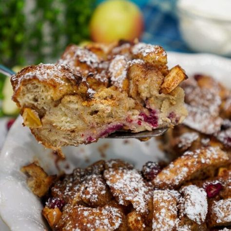 Apple French Toast Bake – A Make Ahead Breakfast Rhubarb Bread Pudding, Apple French Toast Bake, Apple French Toast, Oven Baked Bacon, Chai Spices, Fancy Breakfast, Baked Bacon, Sliced Bread, Fruit Preserves