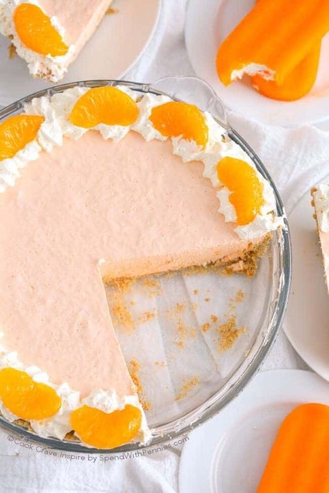 Creamsicle Pie is easy no bake dessert with creamy whipped topping and orange jello. This pie can be served soft or can be frozen! Creamsicle Jello, Creamsicle Pie, Orange Pie, Homemade Funnel Cake, Weight Watcher Desserts, Funnel Cake Recipe, Recipe Strawberry, Jello Shot, Easy Pie Recipes