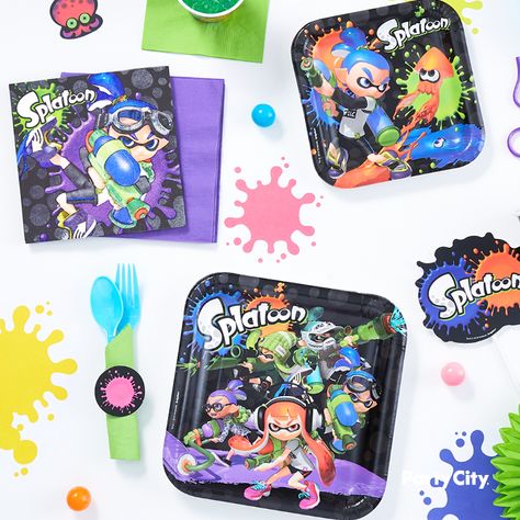 Splatoon party supplies will turn your birthday venue into a video game world! The large square paper plates feature battle-ready Inklings on a black, ink-splattered background. Splatoon Party Games, Splatoon Party Decorations, Splatoon Party Ideas, Splatoon Birthday Party Ideas, Splatoon Party, Splatoon Birthday, Creative Birthday Party Ideas, Kids Birthday Party Decorations, Birthday Venues