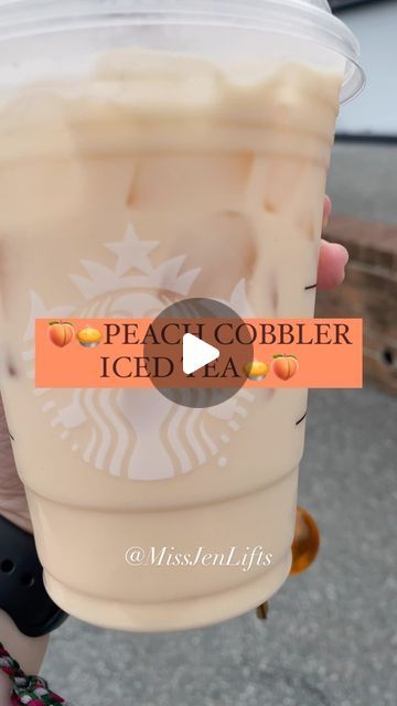 Peach Cobbler Starbucks Drink, Peach Starbucks Drink, Starbucks Drinks Holiday, Cobbler Peach, Iced Black Tea, Pie Peach, Vegan Starbucks, Peach Drinks, Low Carb Drinks