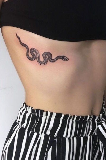 Homemade Tattoos, Rib Tattoos For Women, Snake Tattoo Design, Inspiration Tattoos, Stylist Tattoos, Discreet Tattoos, Dainty Tattoos, Snake Tattoo, Rib Tattoo