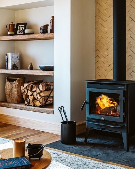 Corner Log Burner, Corner Wood Stove, Wood Stove Hearth, Wood Burner Fireplace, Wood Burning Stoves Living Room, Fireplace Bookshelves, Wood Stove Fireplace, Barn Kitchen, Freestanding Fireplace