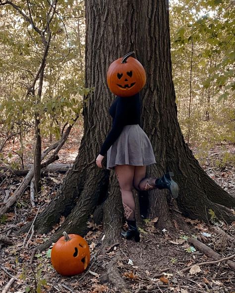 Plus Size Pumpkin Head Photoshoot, Pumpkin Head Outfit Ideas, Pumpkin Head Photoshoot Ideas, Pumpkin Head Photoshoot Solo, Halloween Boudier Pics, Halloween Photoshoot Women, Pumpkin Head Costume, Pumpkin Shoot, Halloween Costume Photoshoot