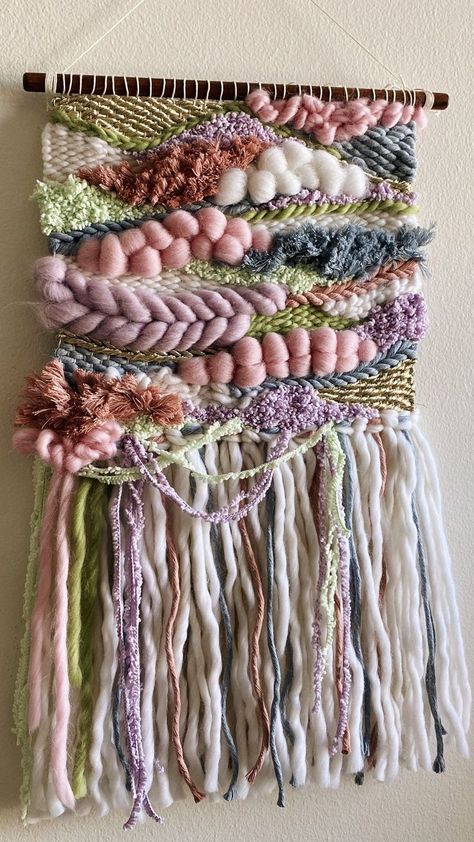 Wall Weaving Hanging, Mushroom Weaving, Weaving Projects Ideas, Tapestry Weaving Ideas, Woven Wall Hanging Tutorial, Textured Weaving, Woven Wall Hanging Diy, Weave Tapestry, Woven Tapestry Art