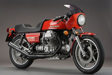 Moto Guzzi 850 Le Mans Moto Guzzi Cafe Racer, Moto Guzzi Motorcycles, Moto Yamaha, Motos Vintage, Moto Cafe, Italian Motorcycles, Bike Exif, Moto Vintage, Man Bike