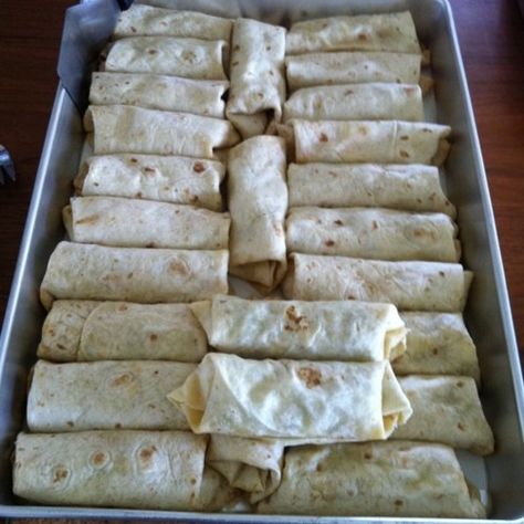 Deb's Lunch … and dinner and breakfast too › Breakfast Burritos – for a crowd Burritos For A Crowd, Breakfast Burritos For A Crowd, Healthy Camping Snacks, Camping Snacks, Breakfast For A Crowd, Camping Breakfast, Cooking For A Crowd, Camp Cooking, Breakfast Burritos