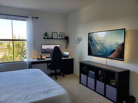 Gaming Bedroom Ideas, Male Living Space, Male Bedroom Ideas, Gaming Bedroom, Mens Bedroom Decor, Boy Bedroom Design, Apartment Bedroom Decor, Bedroom Setup, Master Decor