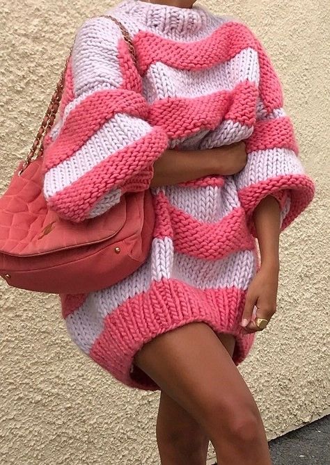 Crochet Outfits Aesthetic, Mode Crochet, Crochet Clothing And Accessories, Mode Boho, Crochet Fashion Patterns, Sweater Crochet Pattern, Knit Outfit, Knit Fashion, Sweater Pattern