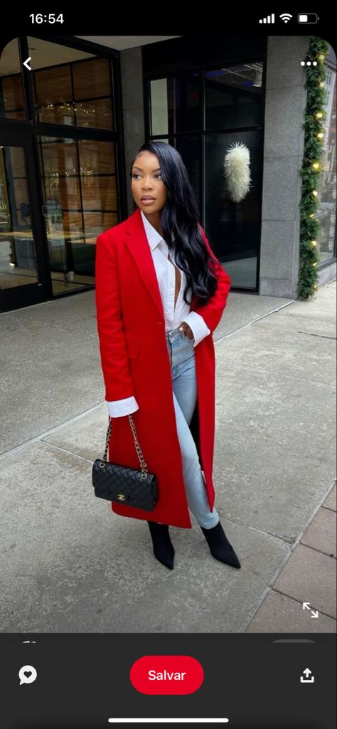 Red Sweater Outfit Winter, Red Trench Coat Outfit, Red Sweater Outfit, Trench Outfit, Red And White Outfits, Winter Sweater Outfits, Trench Coat Outfit, Fashion Night, Casual Chic Outfit